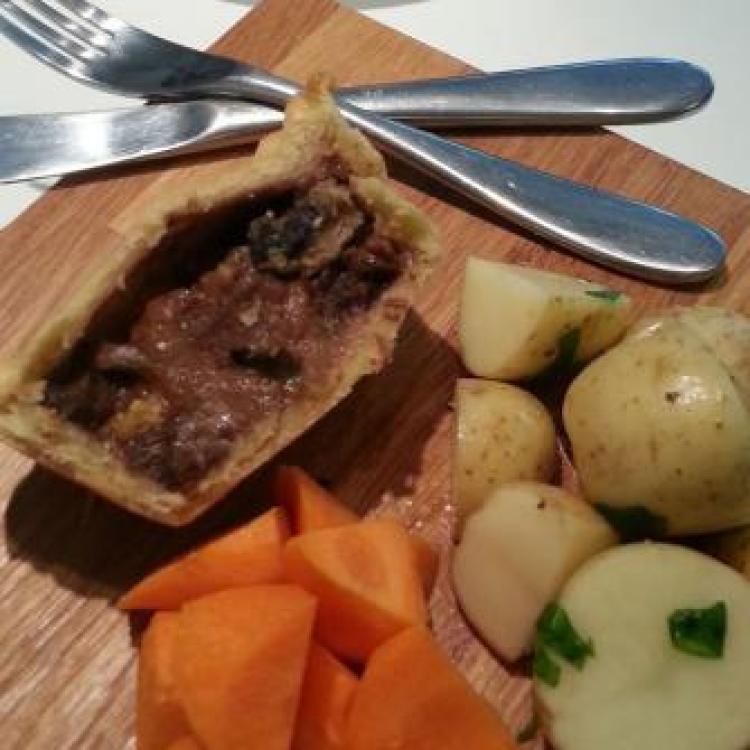Slow Cooked Beef & Red Wine pie